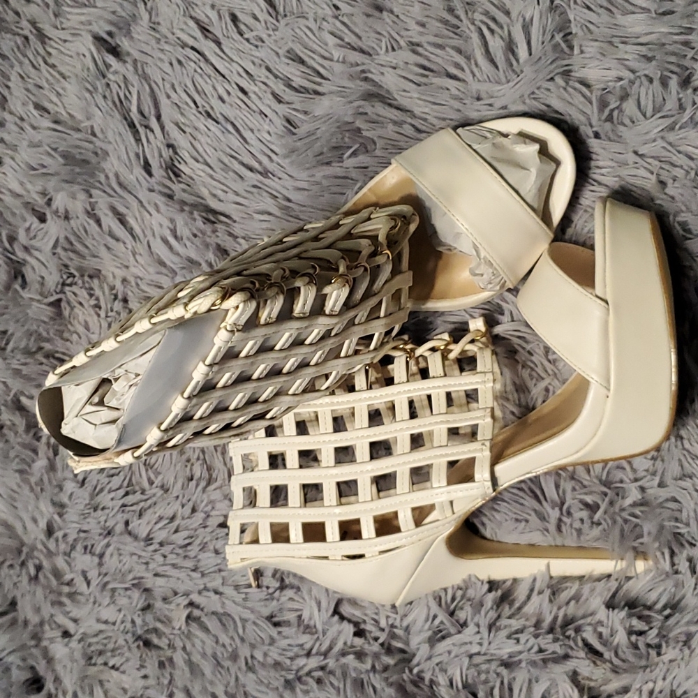 Cream size 7.5 shoedazzle new no tags